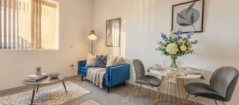 Cosy 1 Bed Budget Apartment in Dudley w WiFi