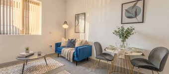 Central Dudley 1BR Flat w/ Fast Wi-Fi