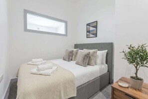 1 soverom, skrivebord, strykejern/-brett og wi-fi