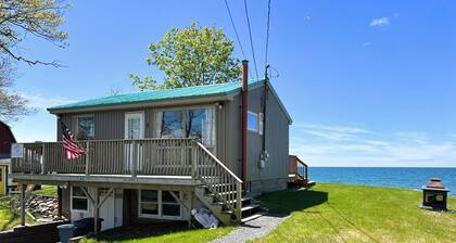 Cozy LAKE ONTARIO WATERFRONT COTTAGE with Breathtaking Views!