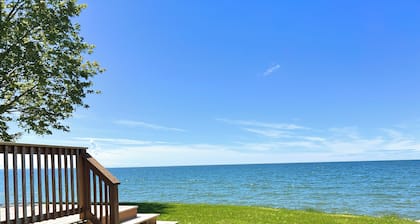 Cozy LAKE ONTARIO WATERFRONT COTTAGE with Breathtaking Views!