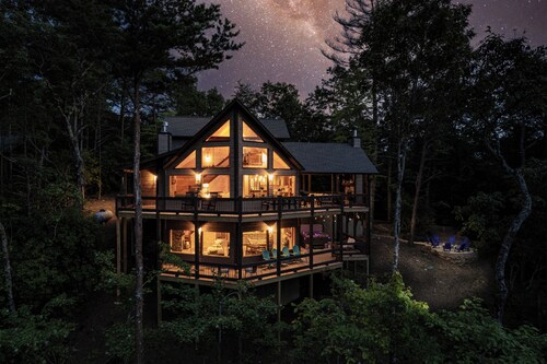 Stunning Mountain Views | Hot Tub | Pool Table | Hi-Speed Wi-Fi | Cable