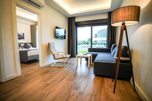 43-inch LCD TV with cable channels, TV - Hotel Camyuva Beach (Kemer)