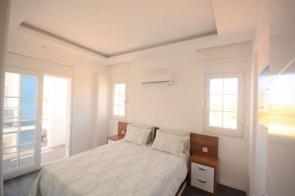 1 bedroom, hypo-allergenic bedding, minibar, blackout drapes