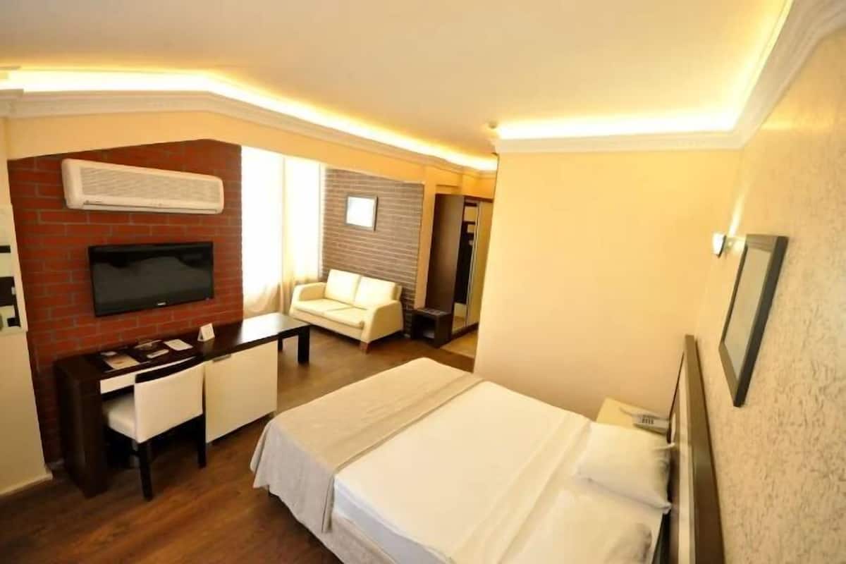 Literie hypoallergénique, minibar, rideaux occultants