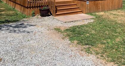 Beautiful 3 Bedrooms Getaway On Niagara on the Lake perfect for 4 adults + kids