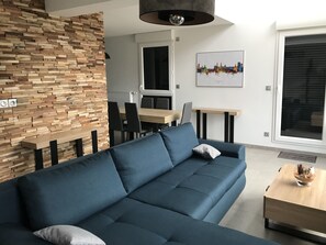 TV - SUPERB DUPLEX WITH HAMMAM AND JACUZZI (Toulouse)