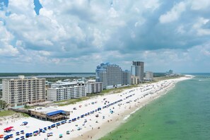 On the beach - DIRECT BEACH FRONT - Heart of Gulf Shores - 4 blocks from T, Sea N Suds on site (Gulf Shores)