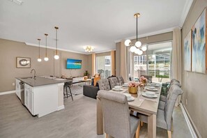 Dining - Brand new 4 Bd In resort community -water park1062 (Four Corners)