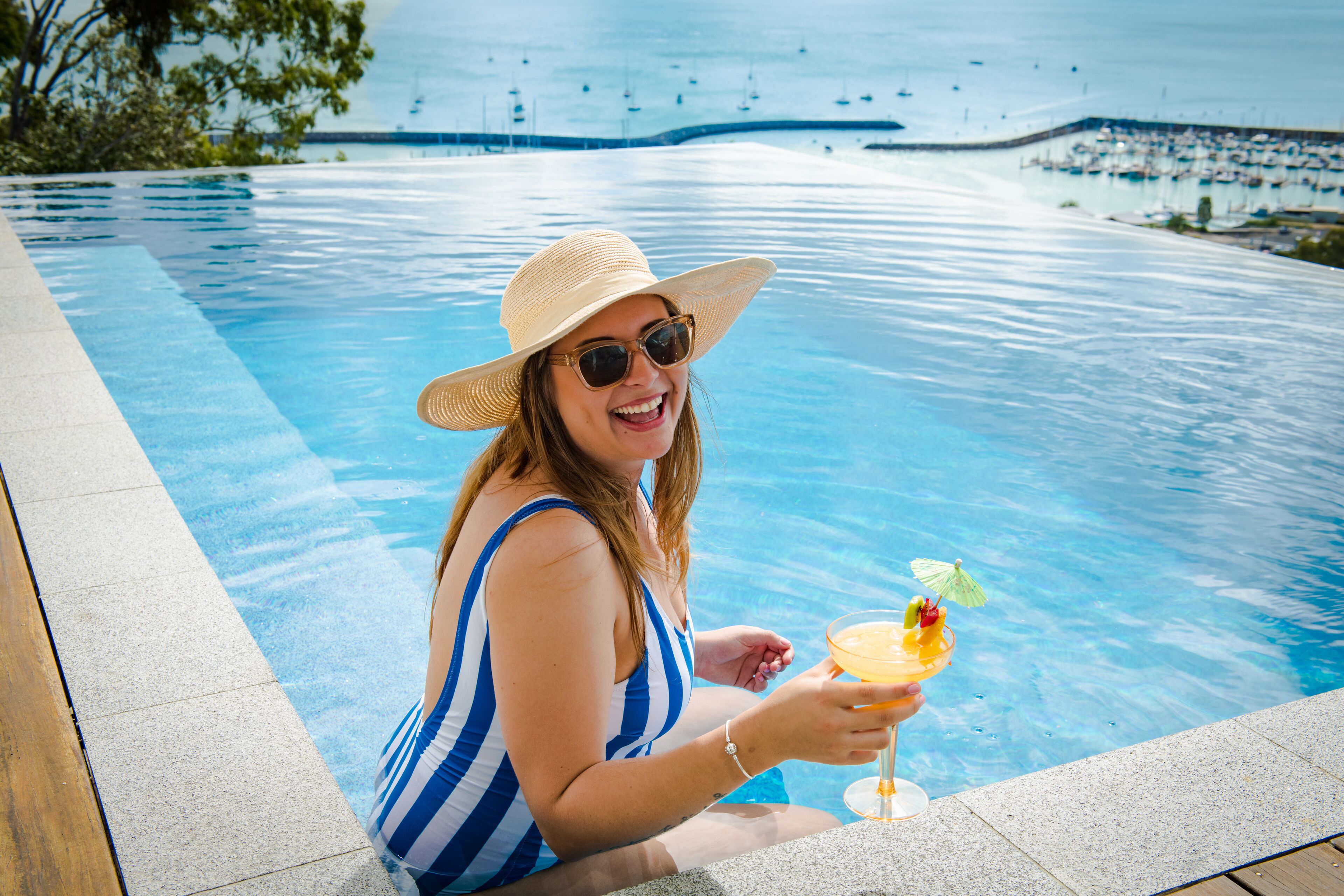 Relax in style as you overlook the Coral Sea and Whitsunday Islands beyond — image 4