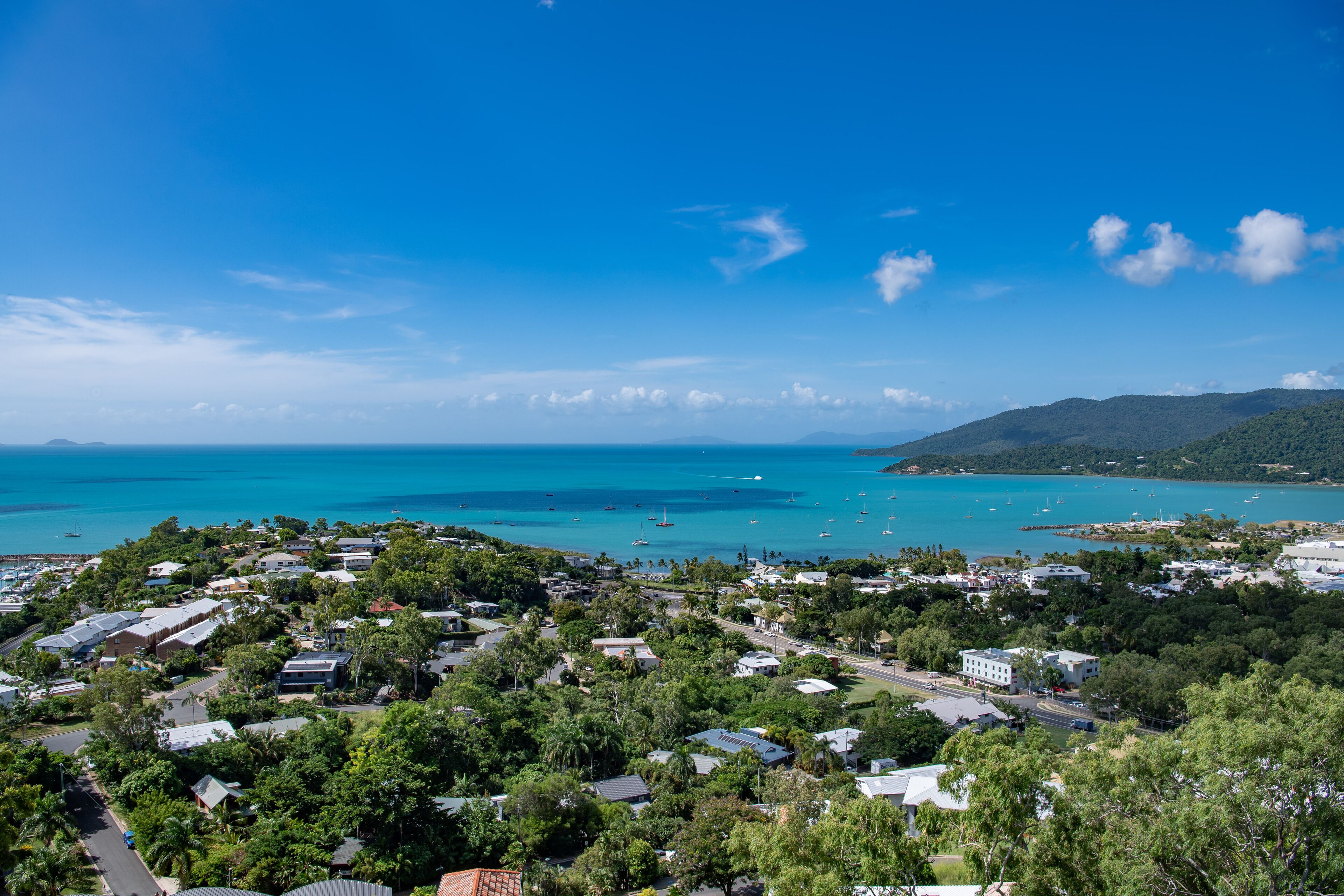 Relax in style as you overlook the Coral Sea and Whitsunday Islands beyond — image 26