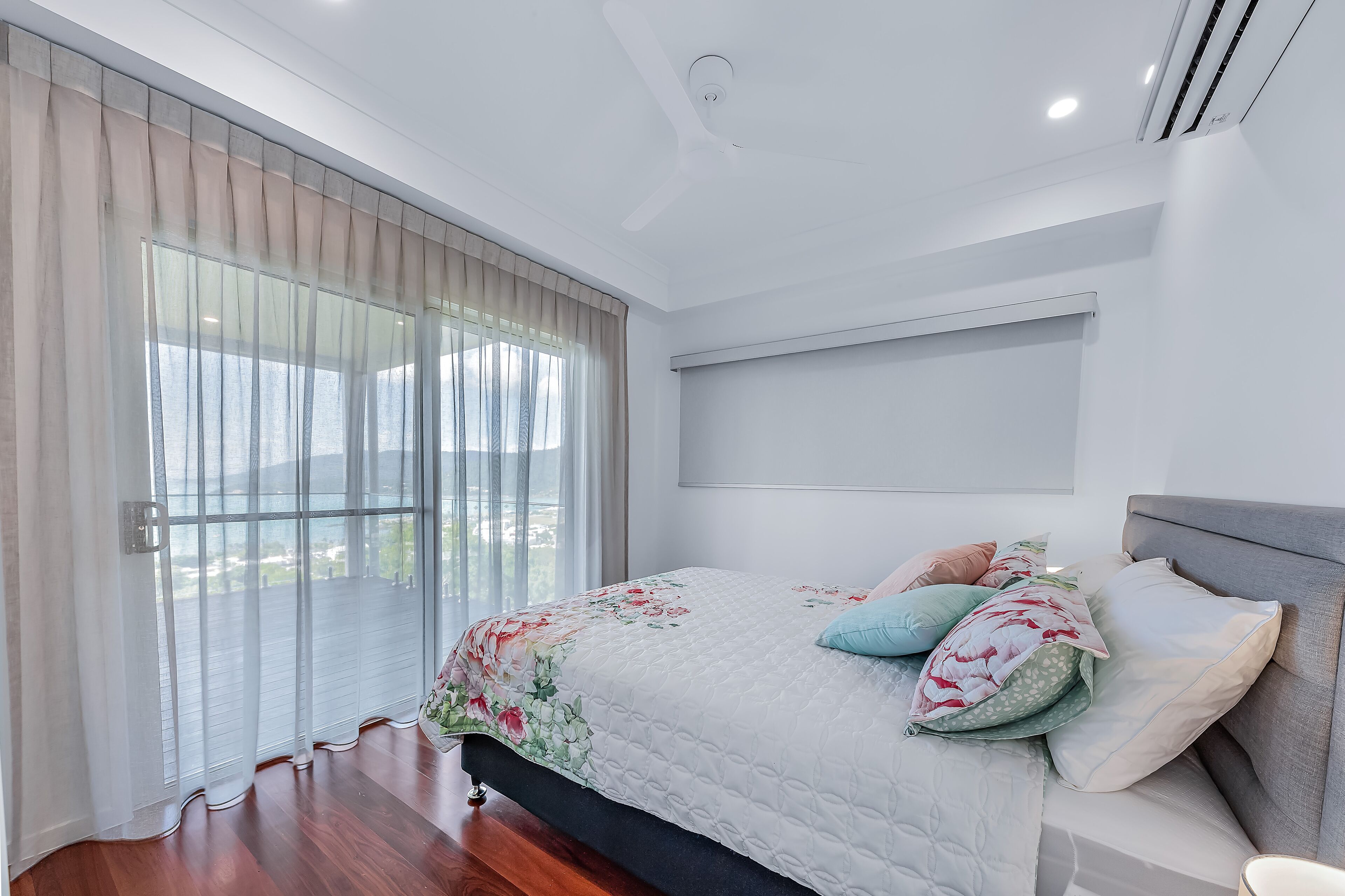 Relax in style as you overlook the Coral Sea and Whitsunday Islands beyond — image 21