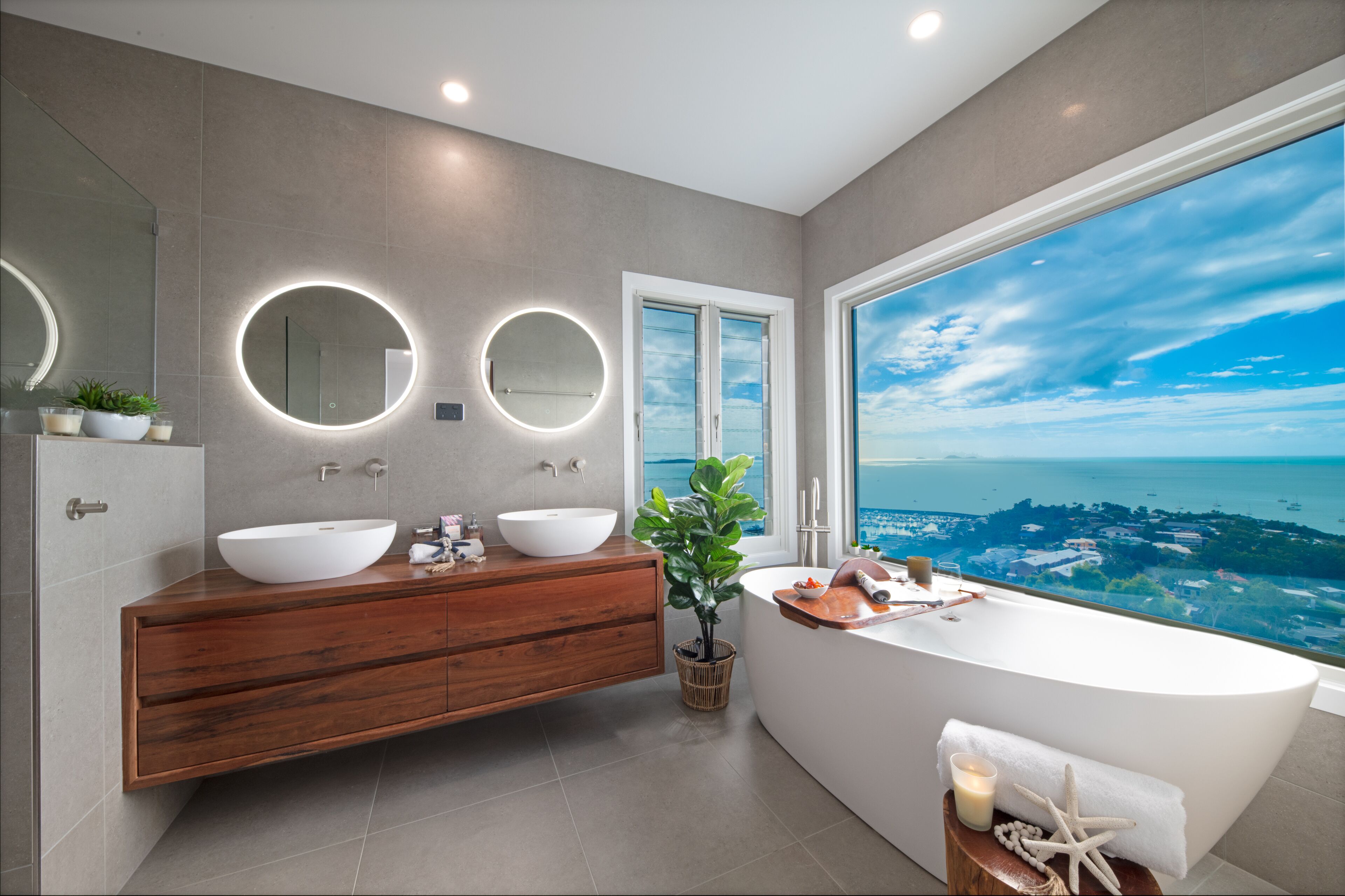 Relax in style as you overlook the Coral Sea and Whitsunday Islands beyond — image 18