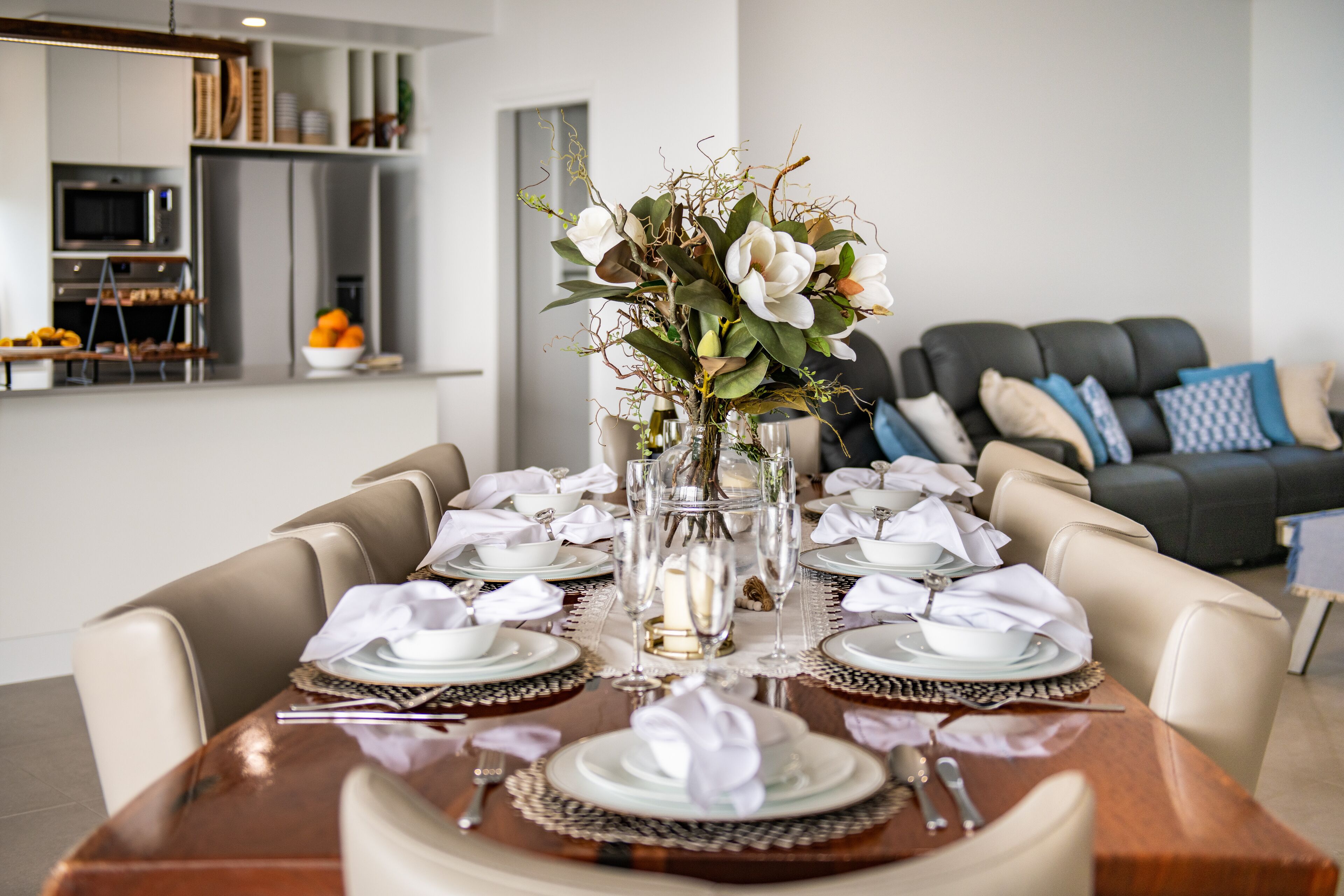 Relax in style as you overlook the Coral Sea and Whitsunday Islands beyond — image 9