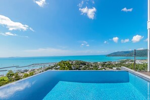 Pool - Relax in style as you overlook the Coral Sea and Whitsunday Islands beyond (Airlie Beach)