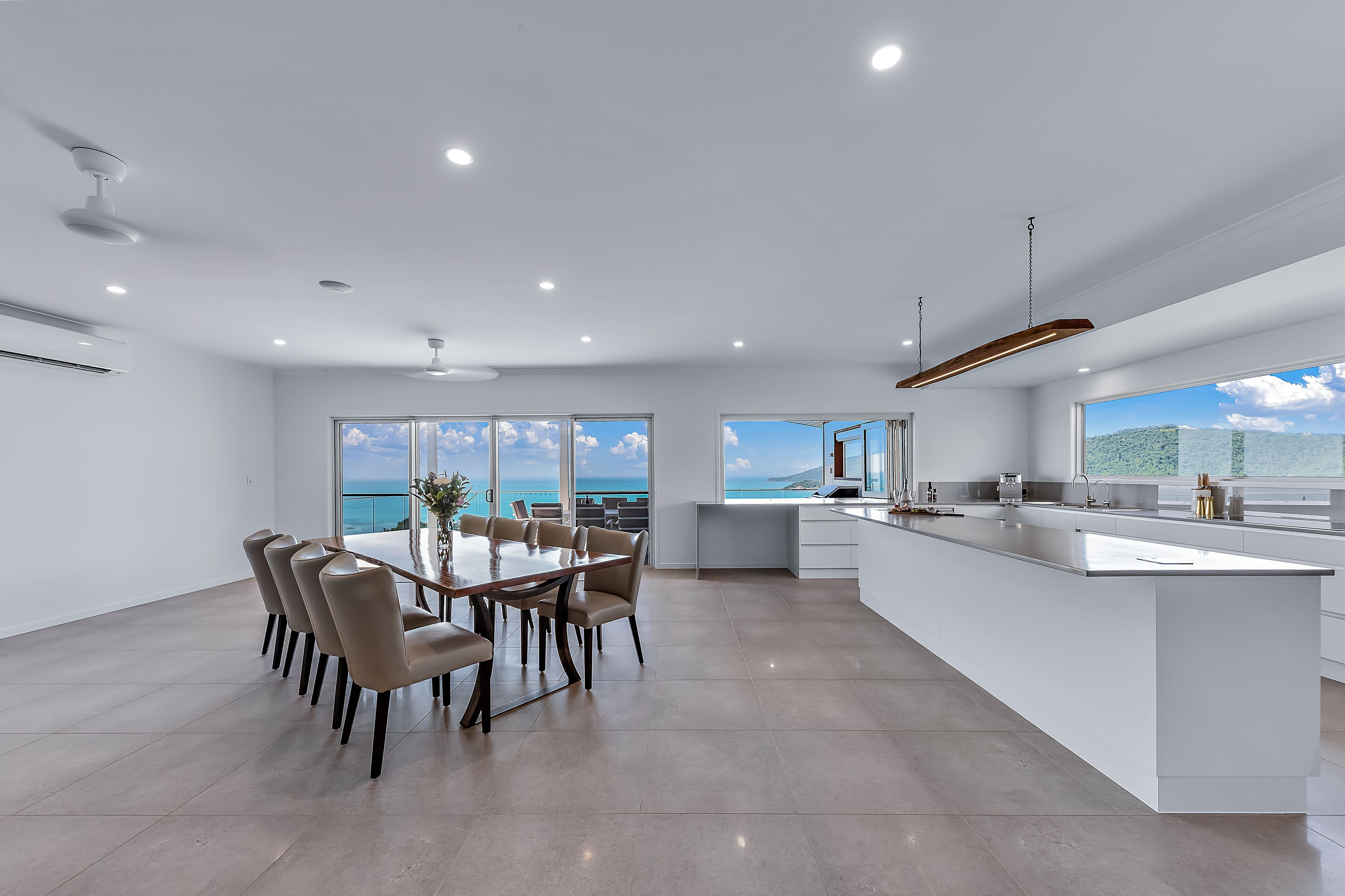 Relax in style as you overlook the Coral Sea and Whitsunday Islands beyond — image 7