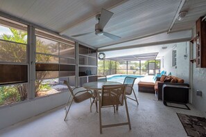 Interior - SALE! NEW LISTING! Minutes to beaches and preserves! Family Fun w/ private pool  (Bradenton)