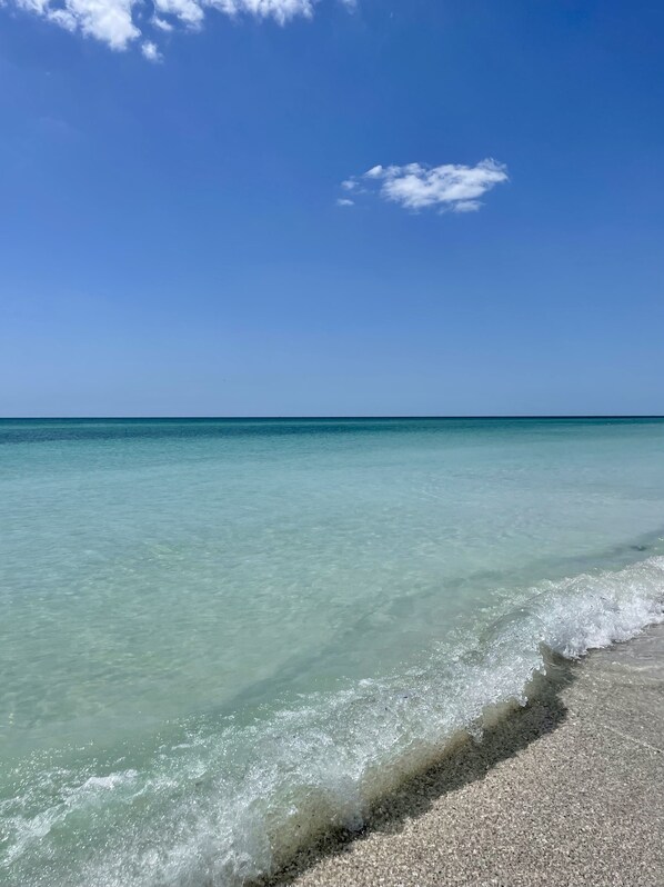 Beach nearby, sun loungers, beach towels