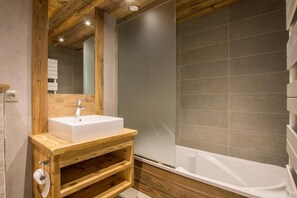 Badekar og hårføner