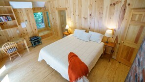 3 bedrooms, desk, travel cot, free WiFi