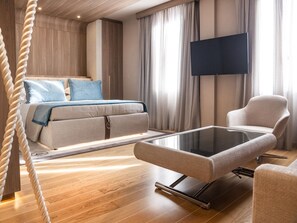 Deluxe Room | Minibar, in-room safe, blackout curtains, soundproofing - Miramare Suites (Sestri Levante)