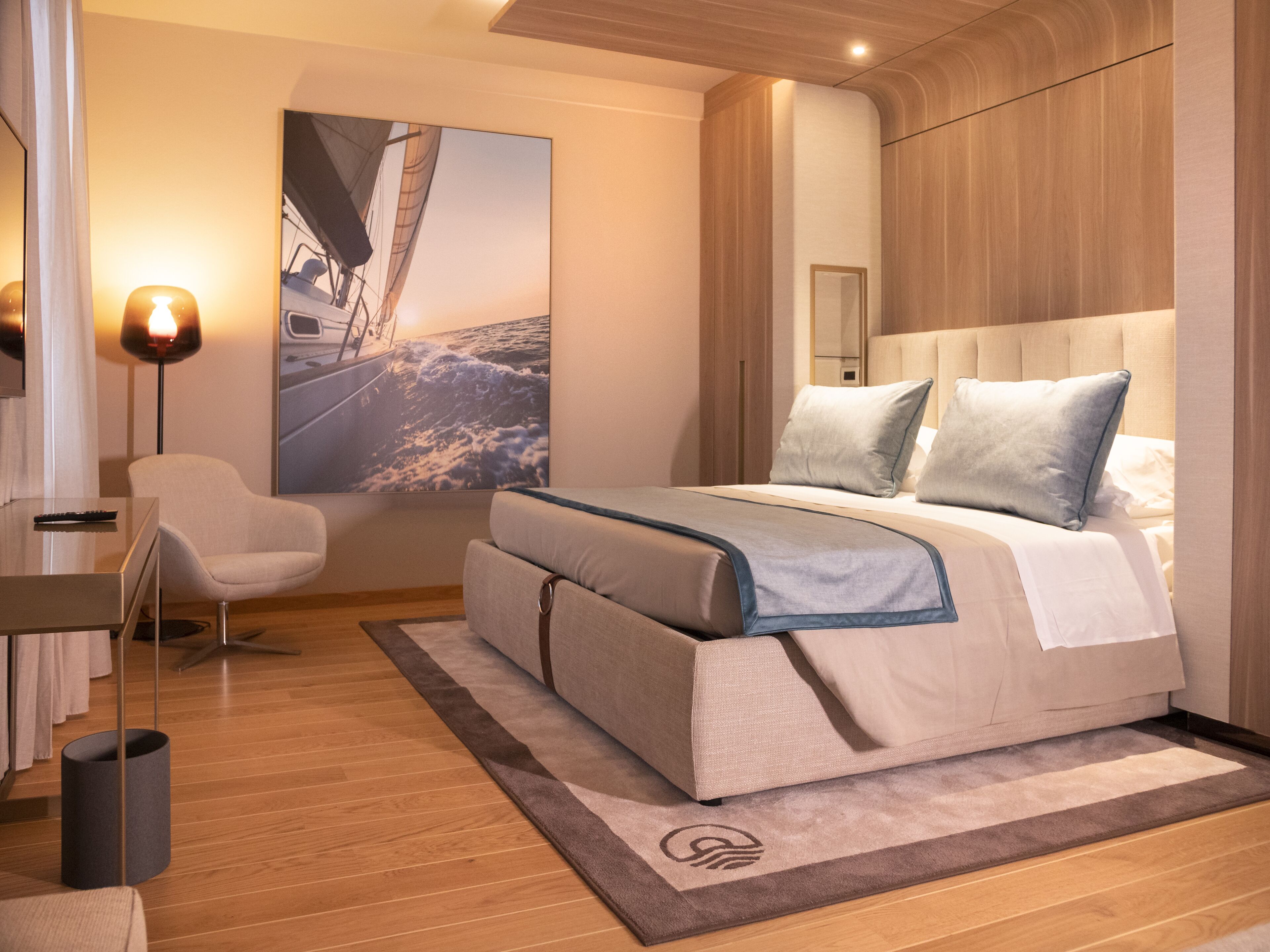 Minibar, coffres-forts dans les chambres, rideaux occultants