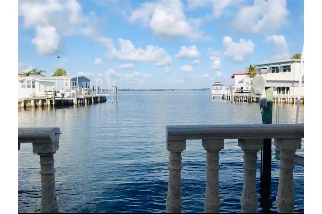 Waterfront Gem!  Nightly Sunsets/Beach/Pool 5 Stars!!