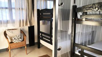 4 bedrooms, desk, free WiFi, bed sheets