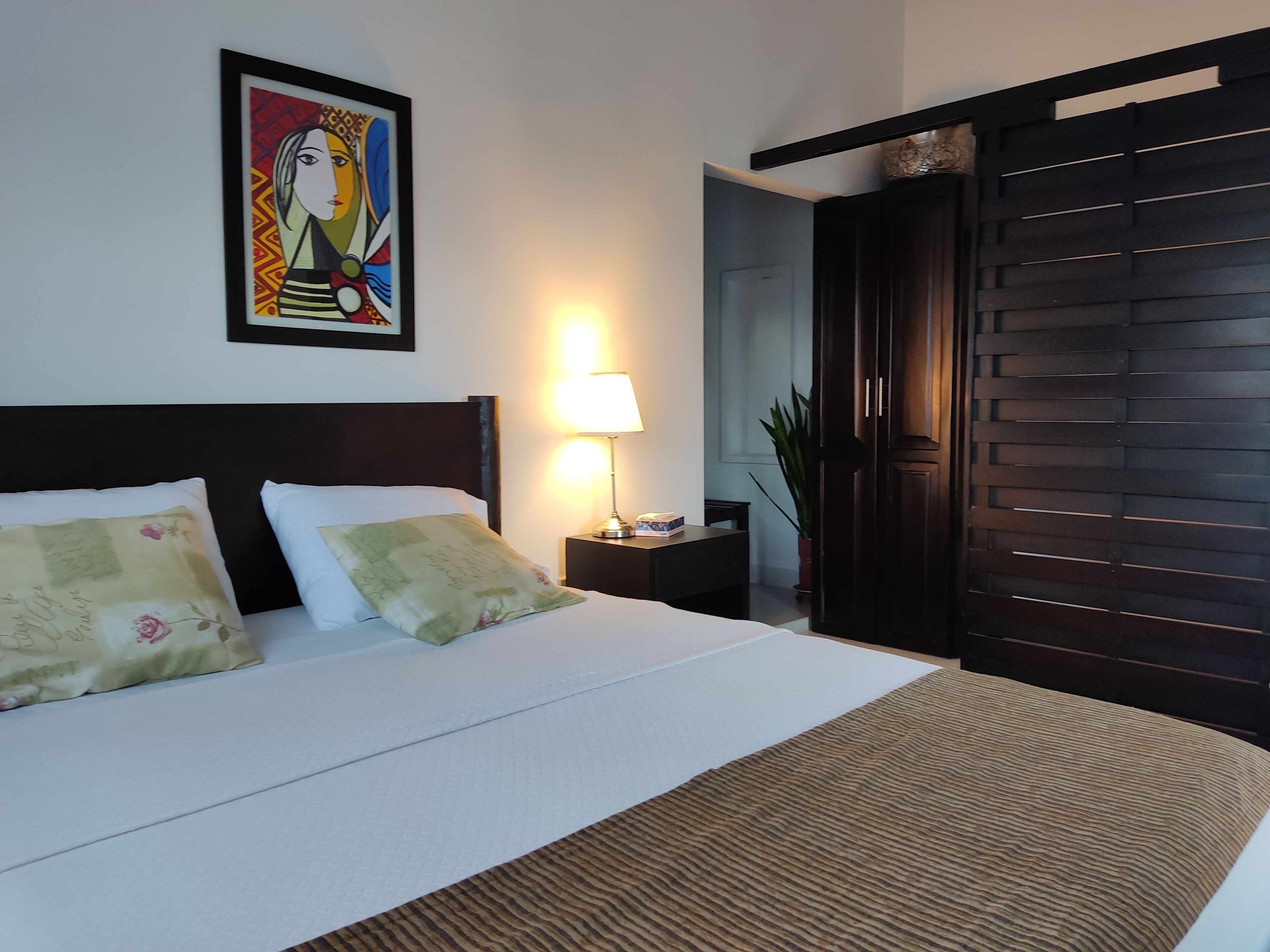 4 habitaciones, escritorio, wifi gratis y ropa de cama 