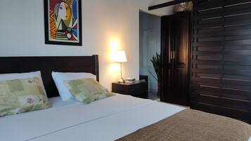 4 habitaciones, escritorio, wifi gratis y ropa de cama