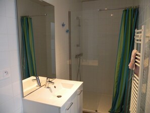 Shower, toilet paper