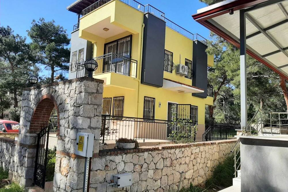 A beautiful peaceful villa 10 minutes walk from the beach