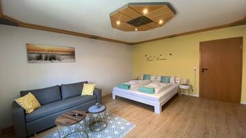 Family Studio Suite | Down duvets, individually decorated, individually furnished