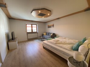 Familie studio suite | Donzen dekbedden, individueel gedecoreerd, individueel gemeubileerd
