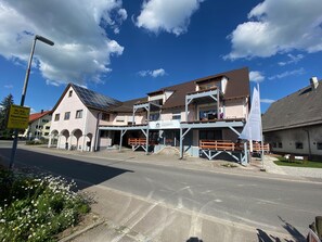 Mặt tiền nơi lưu trú