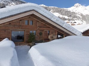 Exterior - Wifi, view mountain, terrace, balcony, fireplace or stove, parking, tv, ski locker, 138m² (Le Grand-Bornand)