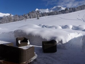 Property grounds - Wifi, view mountain, terrace, balcony, fireplace or stove, parking, tv, ski locker, 138m² (Le Grand-Bornand)