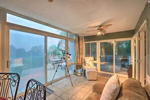 Smart-TV, DVD-spiller og filmbibliotek