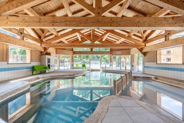 屋内プール、温水プール