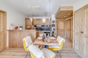 Dining - Floor -2, view open, fitness, swimming pool, balcony, parking, tv, ski locker, 60m² (Champagny-en-Vanoise)