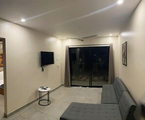 Interior - King Size Bed Family Apartment Full Kitchen Pool Side Near Beach - 102 (Puerto Viejo de Talamanca)