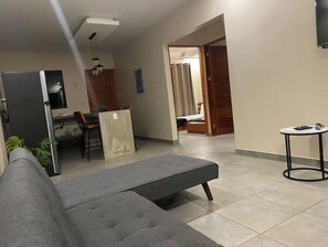 Smart TV - King Size Bed Family Apartment Full Kitchen Pool Side Near Beach - 102 (Puerto Viejo de Talamanca)