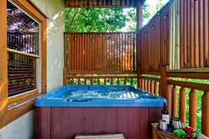 Outdoor spa tub - Heated Indoor Pool, Movie Thr, Hot Tub, Mtn Views! (Pigeon Forge)