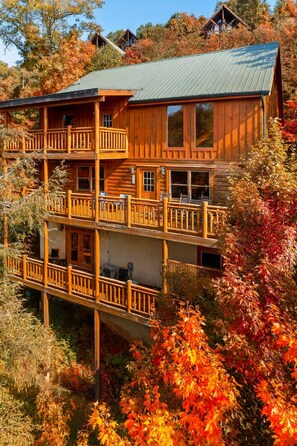 Exterior - Heated Indoor Pool, Movie Thr, Hot Tub, Mtn Views! (Pigeon Forge)