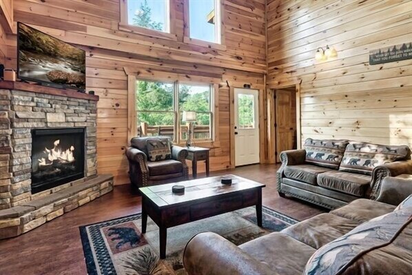Smart TV, fireplace, video games, DVD player - Heated Indoor Pool, Movie Thr, Hot Tub, Mtn Views! (Pigeon Forge)