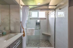 Combined shower/tub, hair dryer, towels, soap