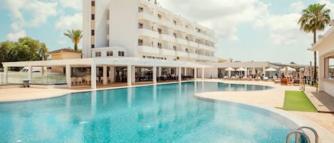 Outdoor pool, open 10:00 AM to 6:00 PM, pool umbrellas, pool loungers