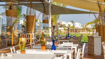 Frokostbuffé hver dag (EUR 8.00 per person)