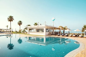 Poolside bar - Piere Anne Beach Hotel (Ayia Napa)
