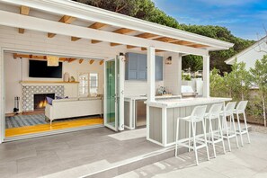 Terrace/patio - Gorgeous 4-bd Haven, steps from Windansea Beach (San Diego)